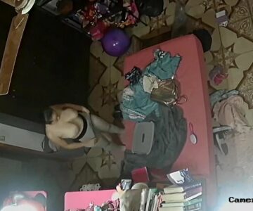 Hack camera phòng ngủ chị gái ngực cực khủng